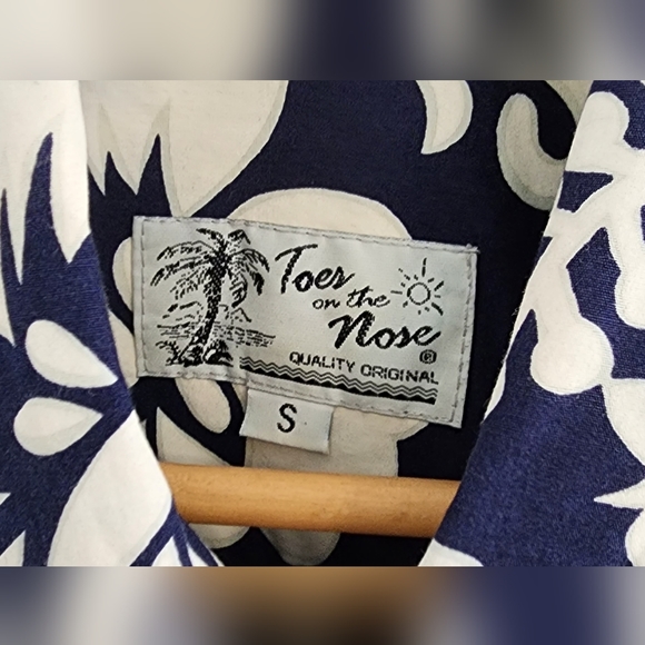 TOES ON THE NOSE Men Collared Shirt Size S Blue Hawaii Button Pocket Cotton - Picture 2 of 7